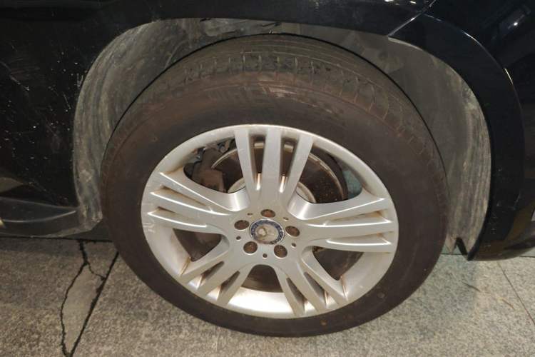 Used Mercedes-Benz GLK-Class 2013 GLK 300 4MATIC Fashion Model Right Front Wheel Hub