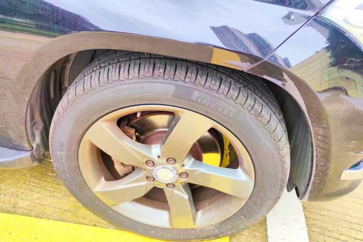 Used Mercedes-Benz GLK-Class 2013 GLK 300 4MATIC Luxury Model Right Front Wheel Hub