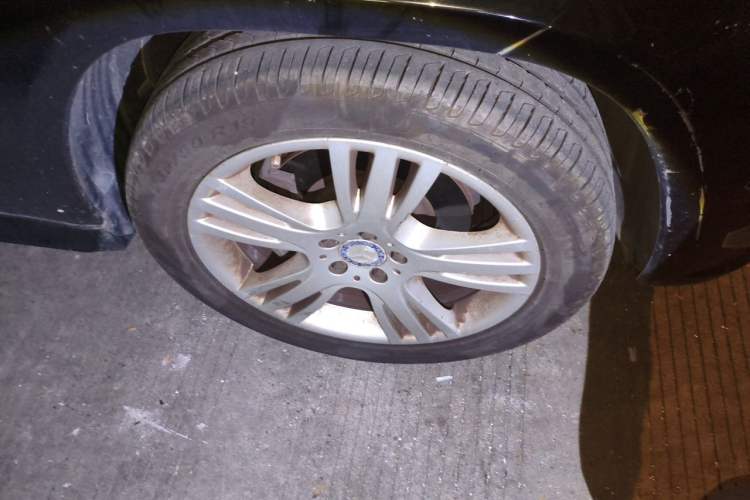 Used Mercedes-Benz GLK-Class 2013 GLK 300 4MATIC Dynamic Edition Right Front Wheel Hub
