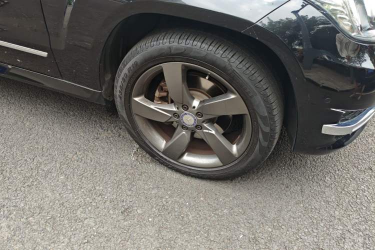 Used Mercedes-Benz GLK-Class 2013 GLK 300 4MATIC Dynamic Sunroof Model Right Front Wheel Hub