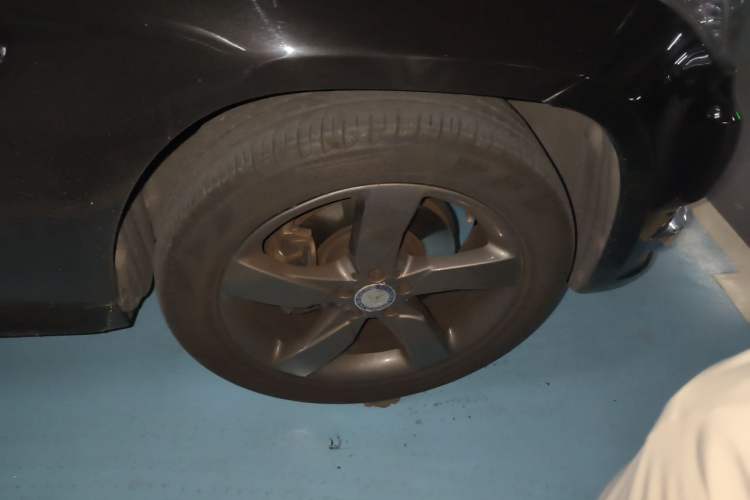 Used Mercedes-Benz GLK-Class 2013 GLK 300 4MATIC Dynamic Sunroof Model Right Front Wheel Hub