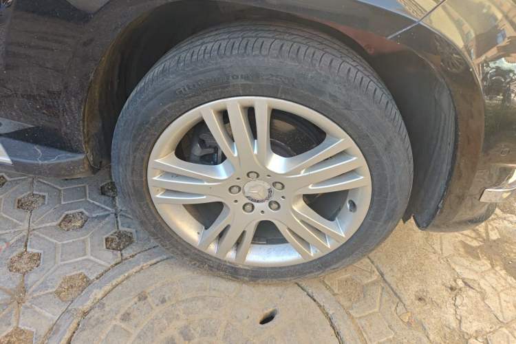 Used Mercedes-Benz GLK-Class 2013 GLK 300 4MATIC Dynamic Edition Right Front Wheel Hub