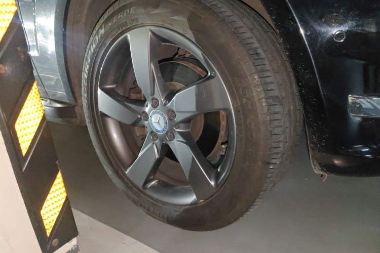 Used Mercedes-Benz GLK-Class 2013 GLK 300 4MATIC Dynamic Sunroof Model Right Front Wheel Hub