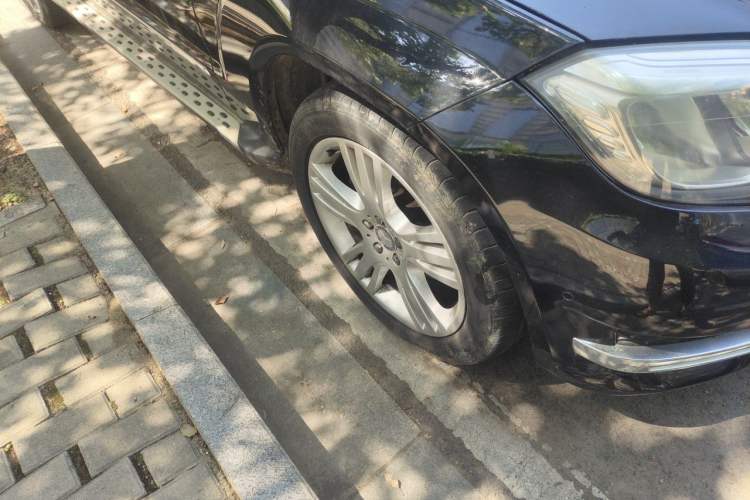 Used Mercedes-Benz GLK-Class 2013 GLK 300 4MATIC Dynamic Edition Right Front Wheel Hub