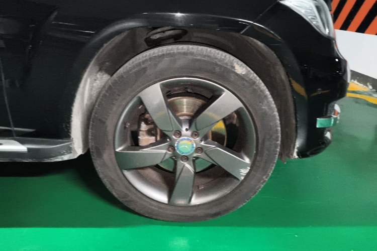Used Mercedes-Benz GLK-Class 2013 GLK 300 4MATIC Dynamic Sunroof Model Right Front Wheel Hub