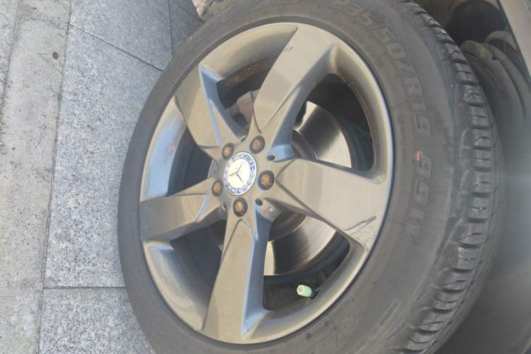 Used Mercedes-Benz GLK-Class 2013 GLK 300 4MATIC Luxury Model Right Front Wheel Hub