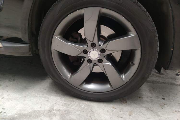 Used Mercedes-Benz GLK-Class 2013 GLK 300 4MATIC Dynamic Sunroof Model Right Front Wheel Hub