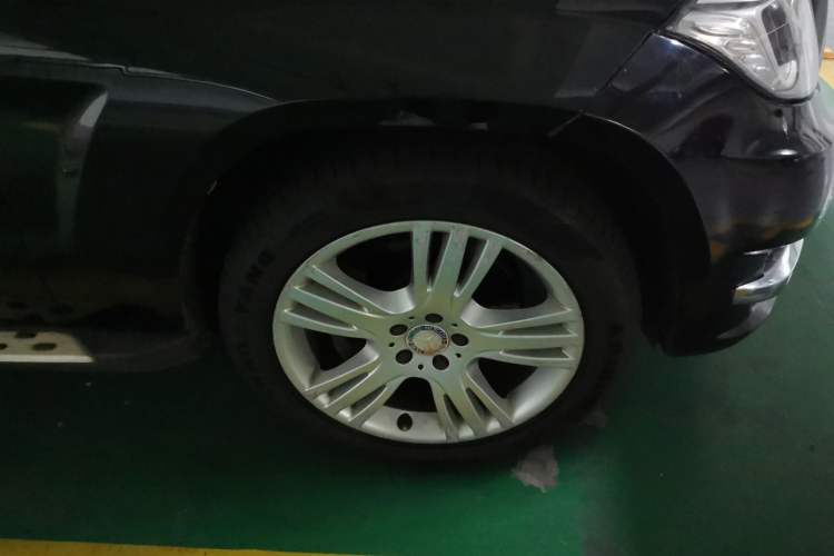 Used Mercedes-Benz GLK-Class 2013 GLK 300 4MATIC Dynamic Edition Right Front Wheel Hub