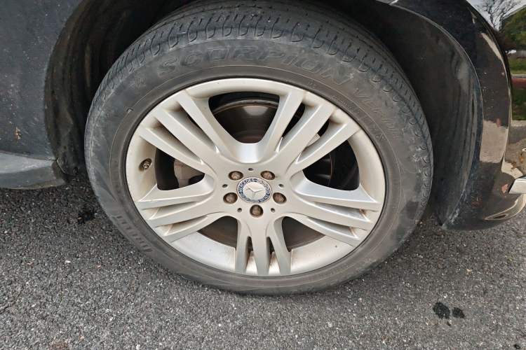 Used Mercedes-Benz GLK-Class 2013 GLK 300 4MATIC Dynamic Edition Right Front Wheel Hub