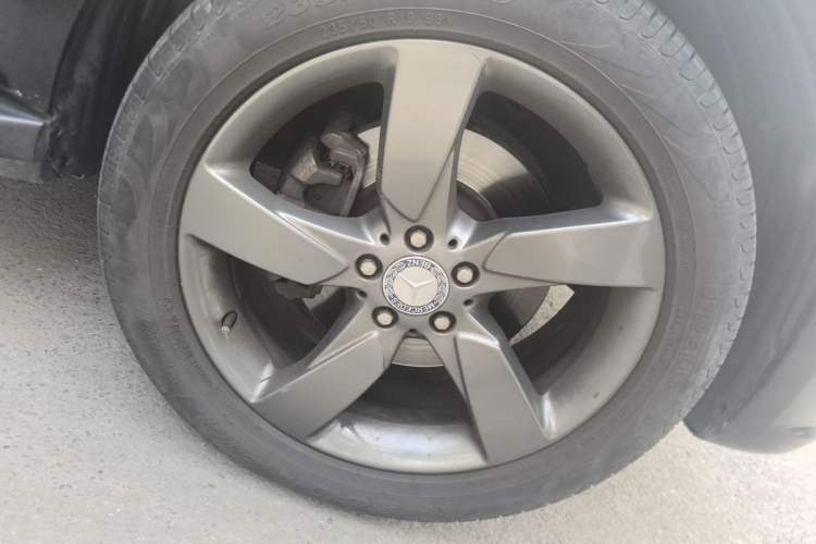 Used Mercedes-Benz GLK-Class 2013 GLK 300 4MATIC Luxury Model Right Front Wheel Hub