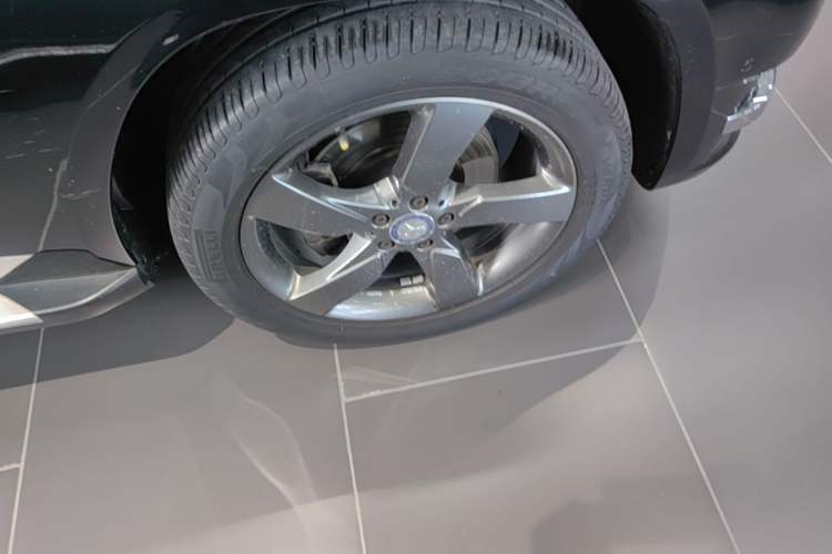 Used Mercedes-Benz GLK-Class 2013 GLK 300 4MATIC Dynamic Sunroof Model Right Front Wheel Hub