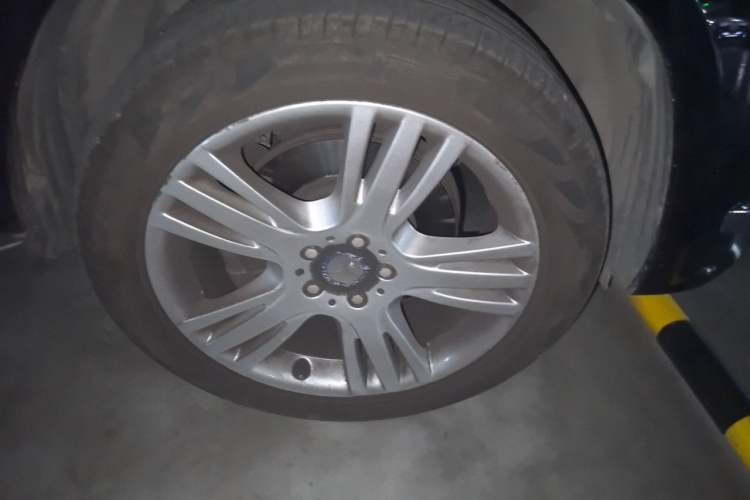 Used Mercedes-Benz GLK-Class 2013 GLK 300 4MATIC Fashion Model Right Front Wheel Hub