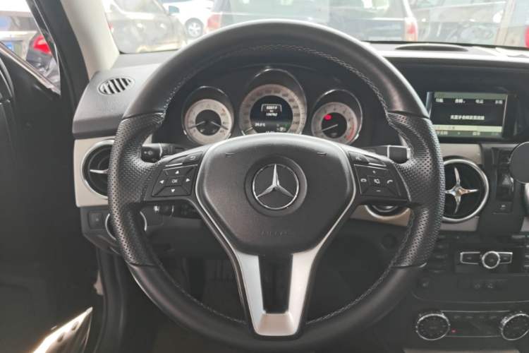 Used Mercedes-Benz GLK-Class 2013 GLK 300 4MATIC Luxury Model Steering Wheel