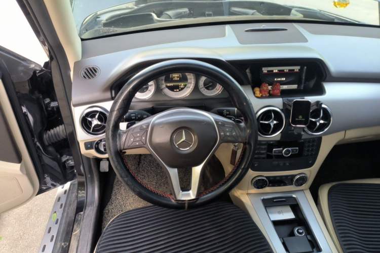Used Mercedes-Benz GLK-Class 2013 GLK 300 4MATIC Dynamic Sunroof Model Steering Wheel