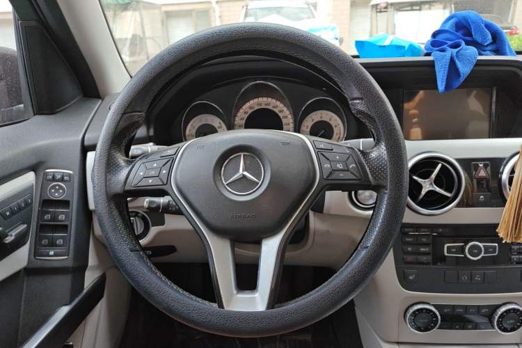 Used Mercedes-Benz GLK-Class 2013 Facelift GLK 300 4MATIC Fashion Edition Steering Wheel