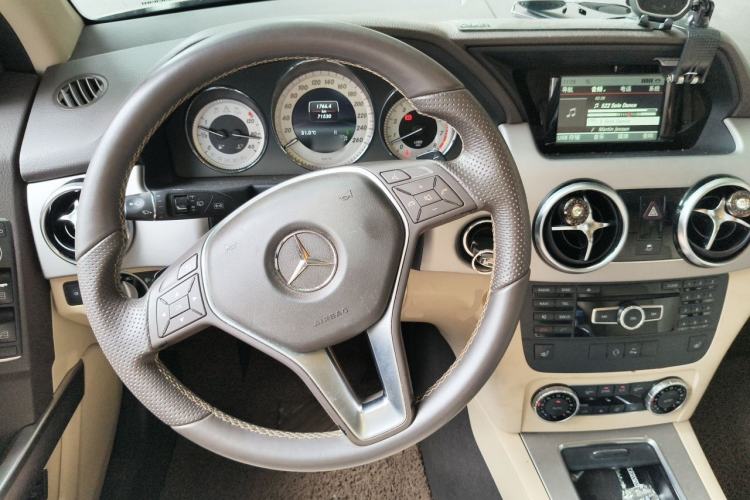 Used Mercedes-Benz GLK-Class 2013 GLK 300 4MATIC Dynamic Sunroof Model Steering Wheel