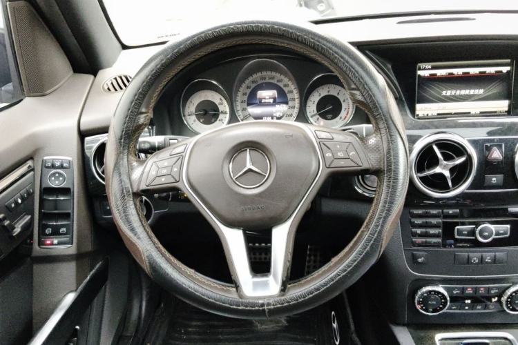 Used Mercedes-Benz GLK-Class 2013 Facelift GLK 300 4MATIC Luxury Edition Steering Wheel