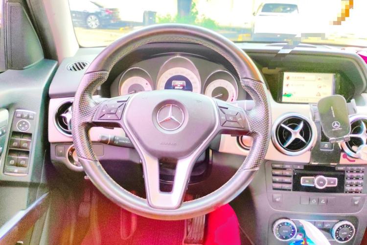 Used Mercedes-Benz GLK-Class 2013 GLK 300 4MATIC Luxury Model Steering Wheel