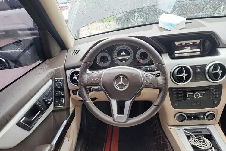 Used Mercedes-Benz GLK-Class 2013 GLK 300 4MATIC Dynamic Edition Steering Wheel