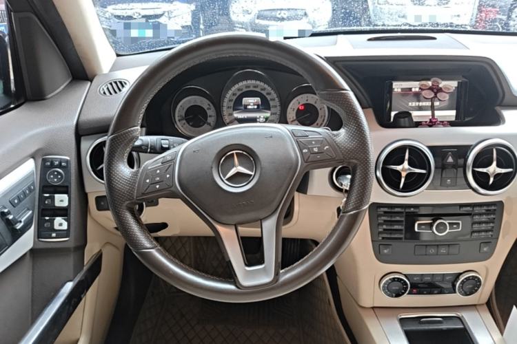 Used Mercedes-Benz GLK-Class 2013 GLK 300 4MATIC Dynamic Edition Steering Wheel