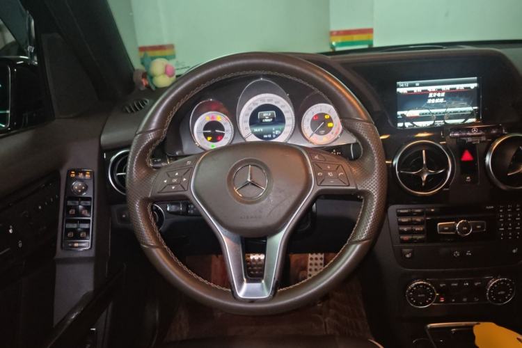 Used Mercedes-Benz GLK-Class 2013 Facelift GLK 300 4MATIC Luxury Edition Steering Wheel