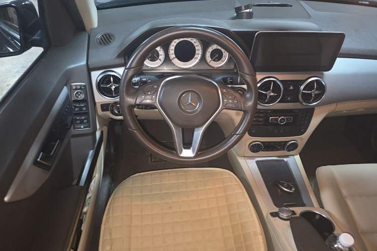 Used Mercedes-Benz GLK-Class 2013 Facelift GLK 300 4MATIC Fashion Edition Steering Wheel