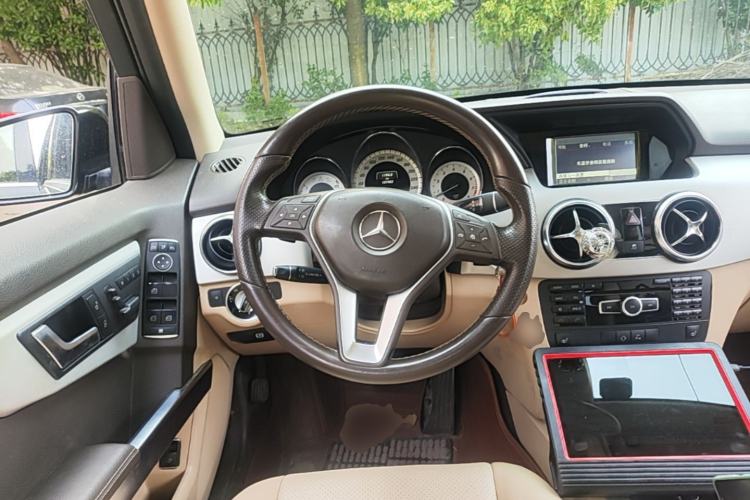 Used Mercedes-Benz GLK-Class 2013 Facelift GLK 300 4MATIC Fashion Edition Steering Wheel