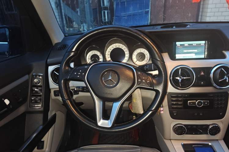 Used Mercedes-Benz GLK-Class 2013 GLK 300 4MATIC Dynamic Sunroof Model Steering Wheel