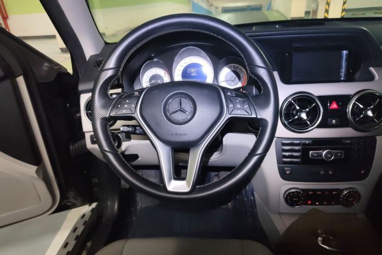 Used Mercedes-Benz GLK-Class 2013 GLK 300 4MATIC Dynamic Sunroof Model Steering Wheel