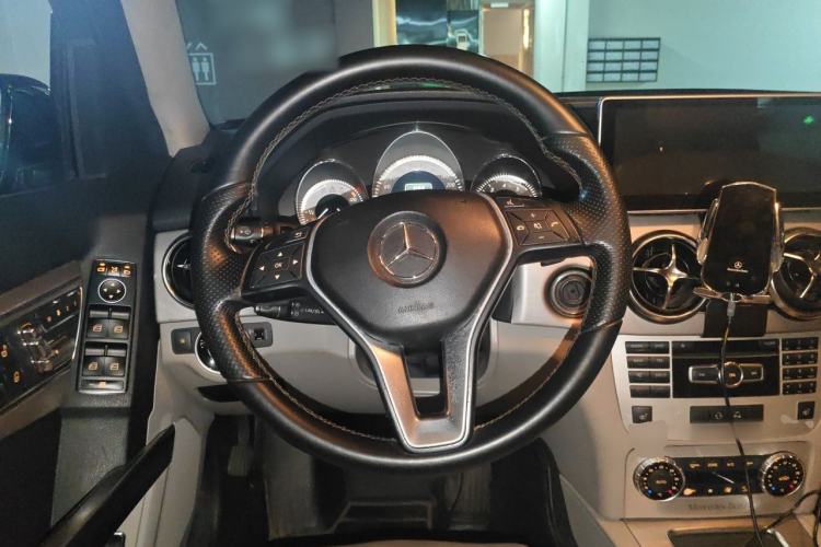 Used Mercedes-Benz GLK-Class 2013 GLK 300 4MATIC Dynamic Sunroof Model Steering Wheel