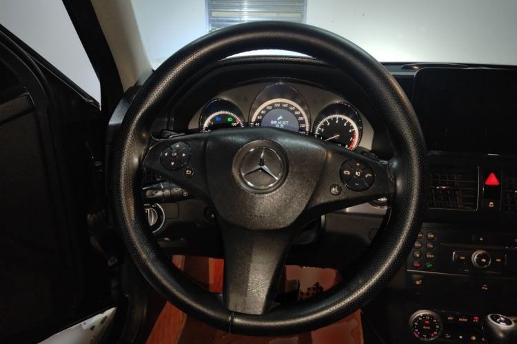 Used Mercedes-Benz GLK-Class 2013 GLK 300 4MATIC Luxury Model Steering Wheel
