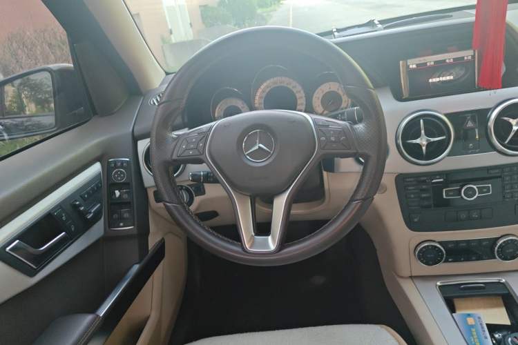 Used Mercedes-Benz GLK-Class 2013 GLK 300 4MATIC Dynamic Edition Steering Wheel