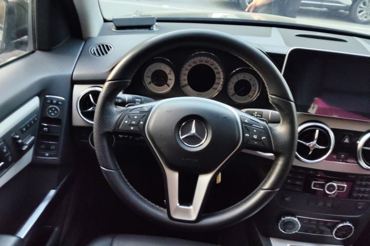 Used Mercedes-Benz GLK-Class 2013 GLK 300 4MATIC Fashion Model Steering Wheel