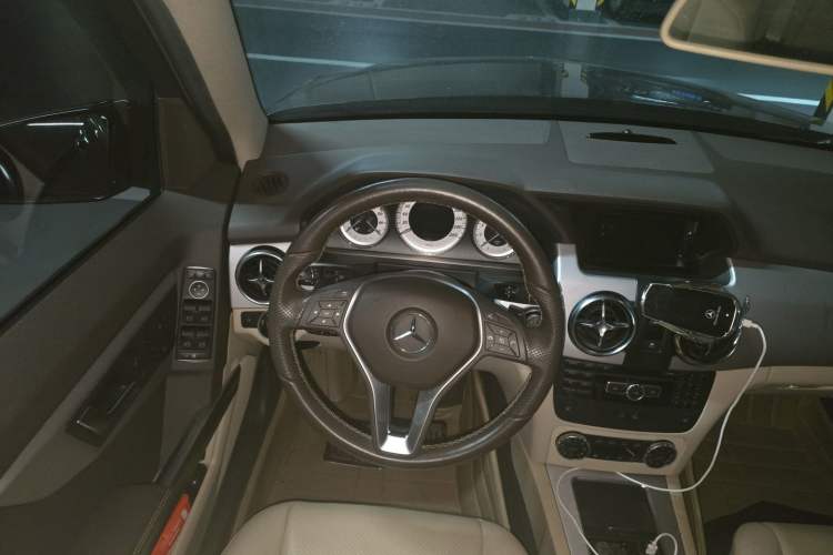 Used Mercedes-Benz GLK-Class 2013 Facelift GLK 300 4MATIC Fashion Edition Steering Wheel