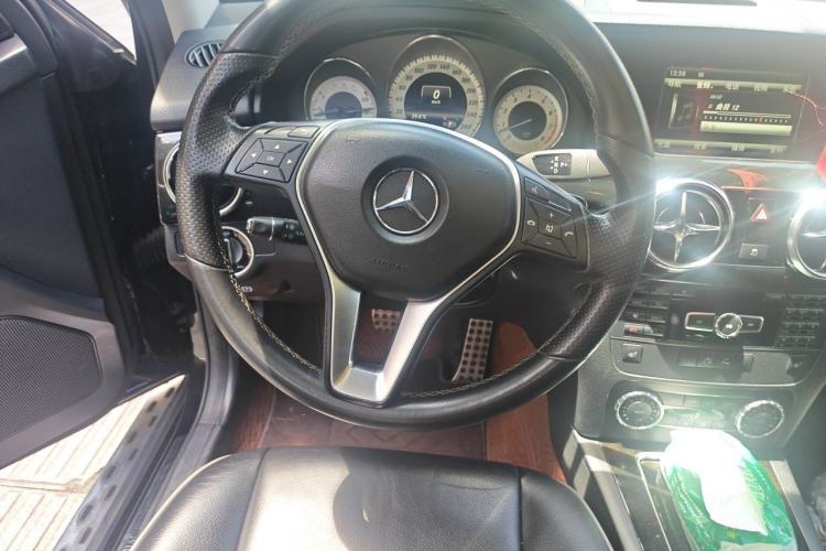 Used Mercedes-Benz GLK-Class 2013 GLK 300 4MATIC Luxury Model Steering Wheel