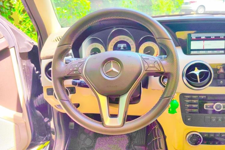 Used Mercedes-Benz GLK-Class 2013 GLK 300 4MATIC Dynamic Sunroof Model Steering Wheel