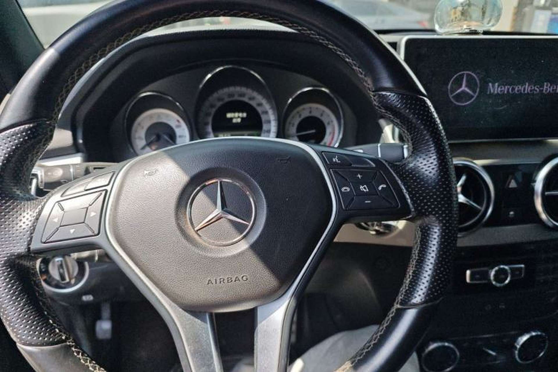 Used Mercedes-Benz GLK-Class 2013 GLK 300 4MATIC Dynamic Edition Steering Wheel