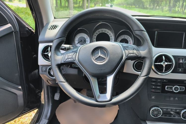 Used Mercedes-Benz GLK-Class 2013 GLK 300 4MATIC Dynamic Edition Steering Wheel