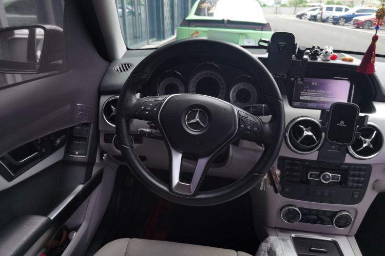 Used Mercedes-Benz GLK-Class 2013 GLK 300 4MATIC Dynamic Edition Steering Wheel