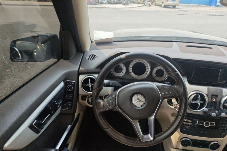 Used Mercedes-Benz GLK-Class 2013 GLK 300 4MATIC Dynamic Edition Steering Wheel