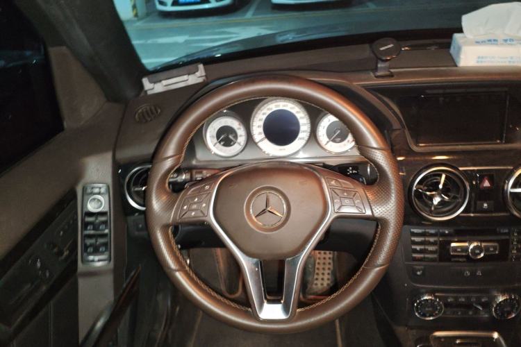 Used Mercedes-Benz GLK-Class 2013 GLK 300 4MATIC Luxury Model Steering Wheel