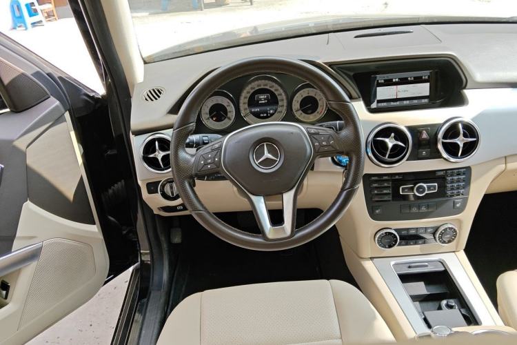 Used Mercedes-Benz GLK-Class 2013 GLK 300 4MATIC Dynamic Sunroof Model Steering Wheel