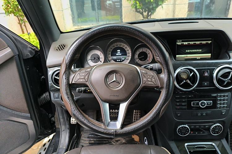 Used Mercedes-Benz GLK-Class 2013 Facelift GLK 300 4MATIC Luxury Edition Steering Wheel