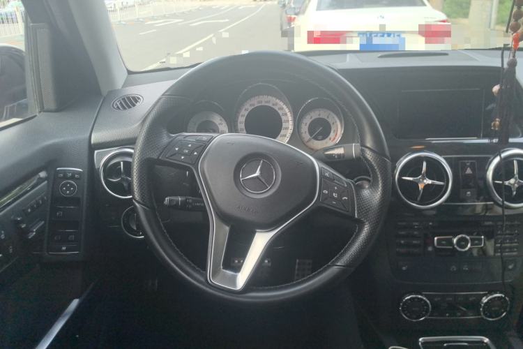 Used Mercedes-Benz GLK-Class 2013 GLK 300 4MATIC Luxury Model Steering Wheel