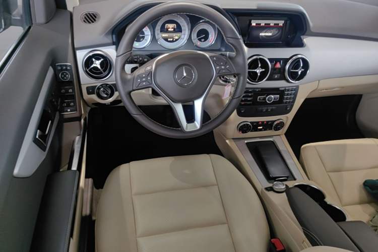 Used Mercedes-Benz GLK-Class 2013 GLK 300 4MATIC Dynamic Sunroof Model Steering Wheel