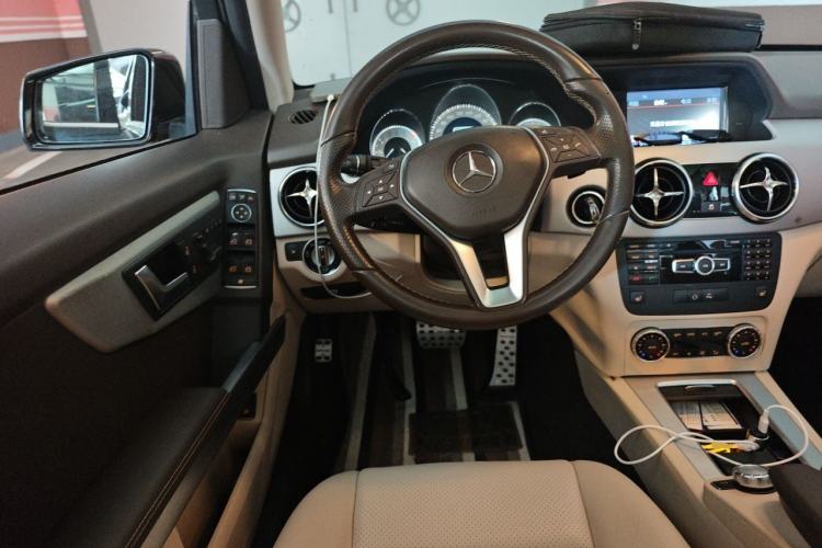 Used Mercedes-Benz GLK-Class 2013 GLK 300 4MATIC Dynamic Sunroof Model Steering Wheel