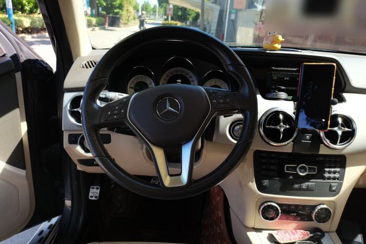 Used Mercedes-Benz GLK-Class 2013 GLK 300 4MATIC Luxury Model Steering Wheel
