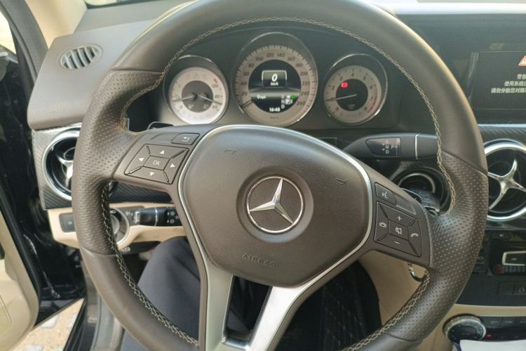 Used Mercedes-Benz GLK-Class 2013 GLK 300 4MATIC Dynamic Edition Steering Wheel