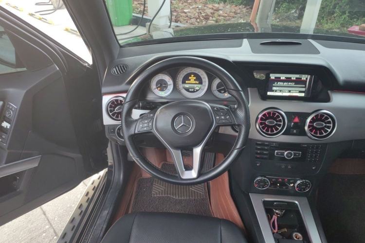 Used Mercedes-Benz GLK-Class 2013 GLK 300 4MATIC Dynamic Sunroof Model Steering Wheel