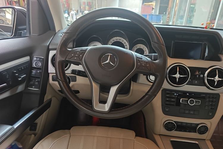 Used Mercedes-Benz GLK-Class 2013 Facelift GLK 300 4MATIC Fashion Edition Steering Wheel